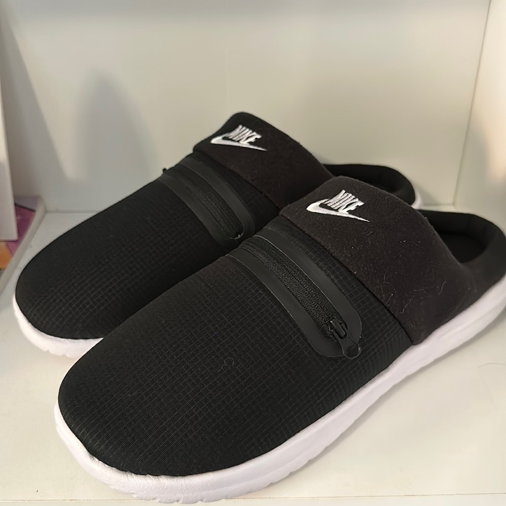 Nike burrow Black Slippers, Size 11, Never worn